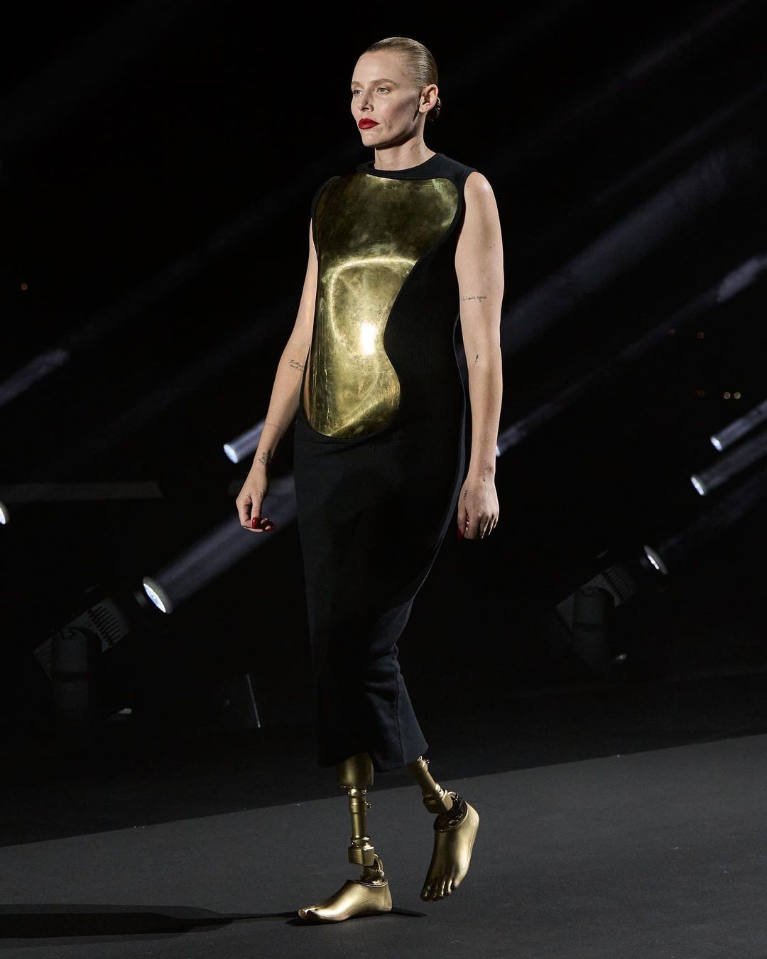 Lauren Wasser in Loewe